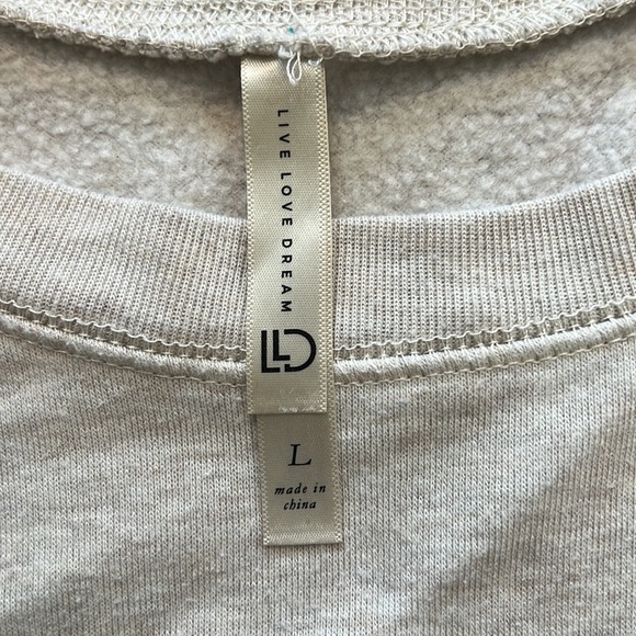 Cream Cropped Sweatshirt With Gold Silver and Bronze Heart from Live Lov… - Picture 4 of 5